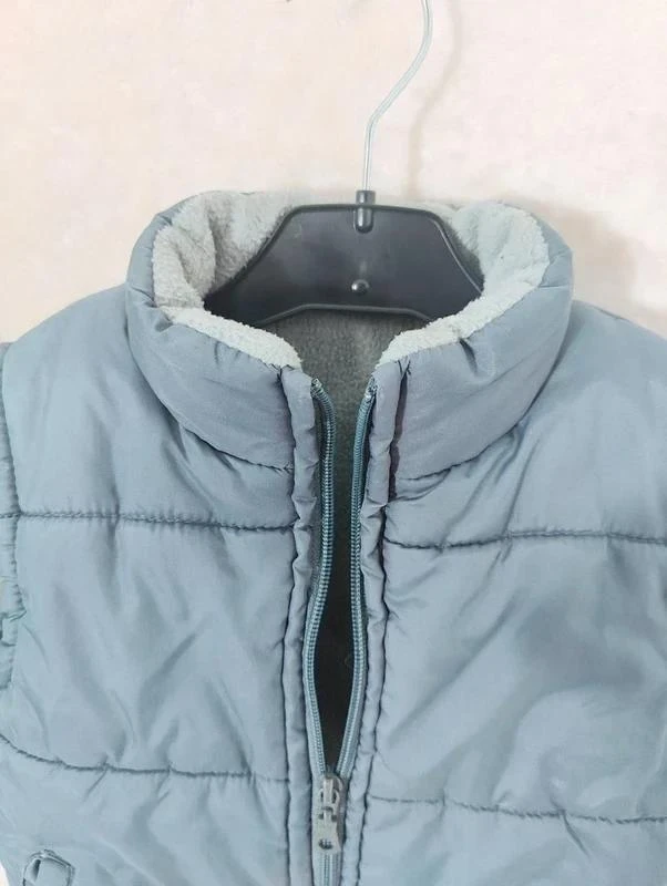 💎 Sleeveless gray puffer jacket • 2 years old • Trendy 💎 – photo 4